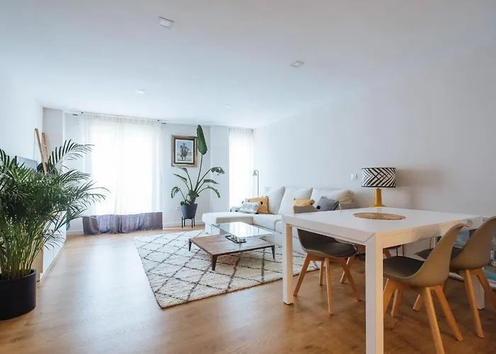Pz triana amplio, moderno y luminoso apt 2d 2b